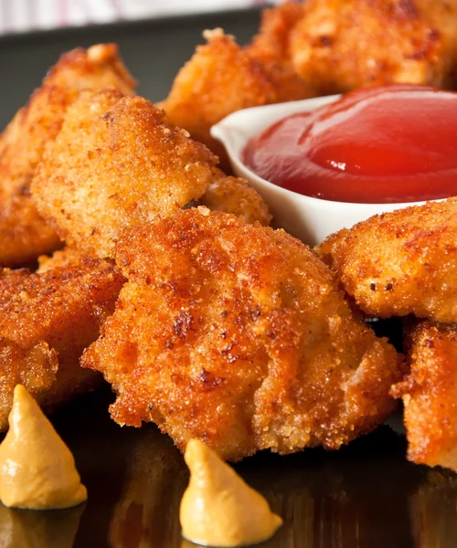 Fresh fragrant fried chicken nuggets — Stock Photo, Image