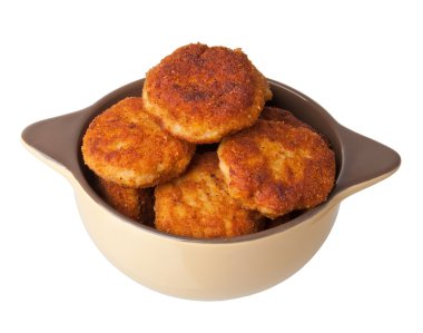 Beyaz arka plan üzerinde izole bir kabın içinde pirzola