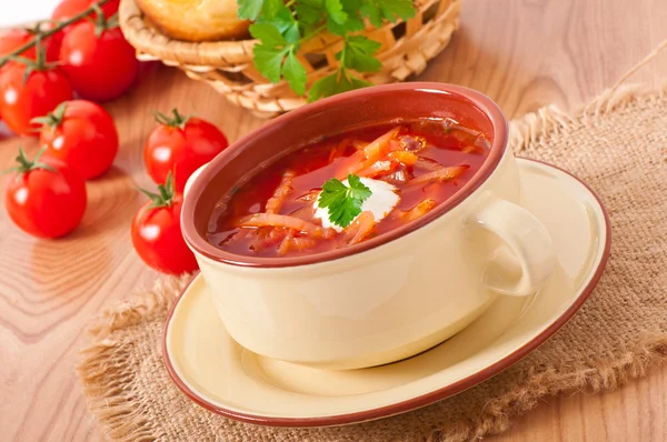 Ucraina e russo nazionale rosso minestra-borsch primo piano — Foto Stock