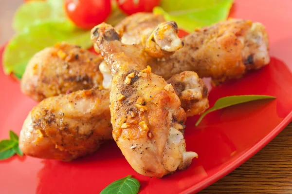 Grilled chicken legs and vegetables — Stock Photo, Image