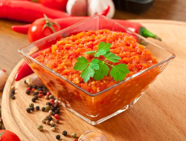 Red hot chili peppar och ingredienserna till såsen och sås — Stockfoto