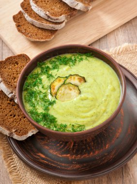 kabak çorbası bir seramik kase krem