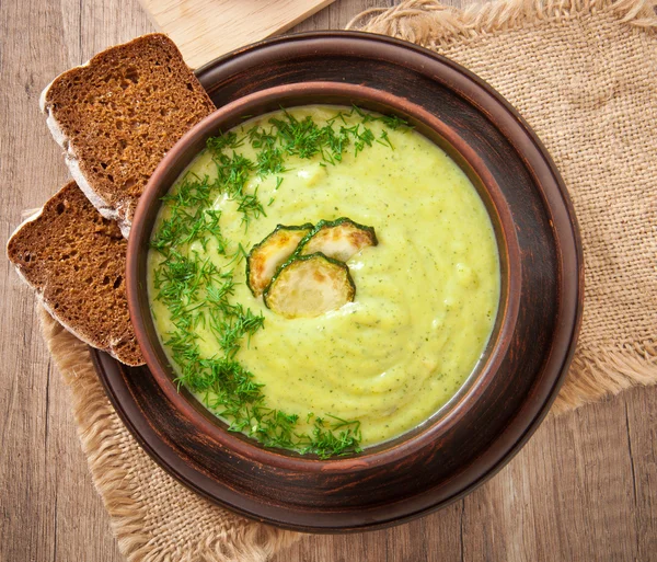 Zucchini cream soup in a ceramic bowl — Stock Photo, Image