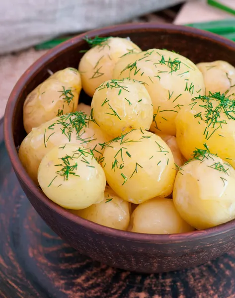 Unga kokt potatis — Stockfoto