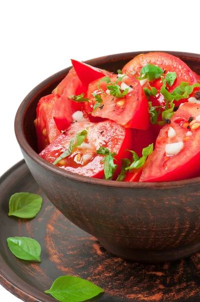 Salada de tomate com manjericão, pimenta preta e alho — Fotografia de Stock