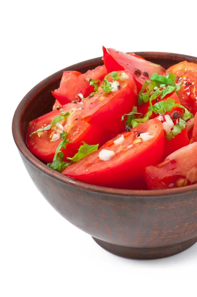 Ensalada de tomate con albahaca, pimienta negra y ajo — Foto de Stock