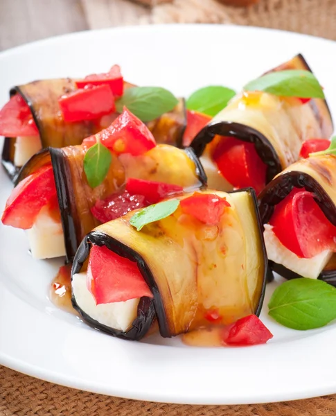 Eggplant rolls stuffed with cheese with a slice of tomato — Stock Photo, Image