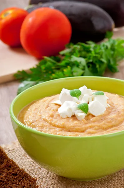 Grädde av aubergine soppa med fetaフェタチーズと茄子のスープのクリーム — ストック写真