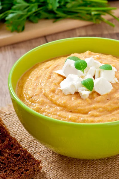 Crème de soupe d'aubergines à la feta — Photo