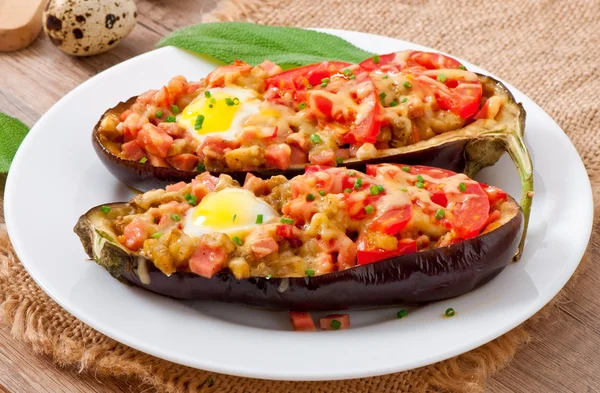 Fyllda aubergine ugnsbakad — Stockfoto