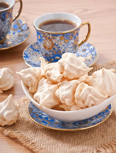 White-cream meringue on plate and coffee — Stock Photo, Image