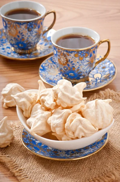 Meringue putih krim di piring — Stok Foto