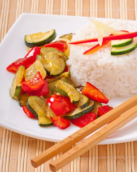 Plate of vegetable fried rice and chopstick. — Stock Photo, Image