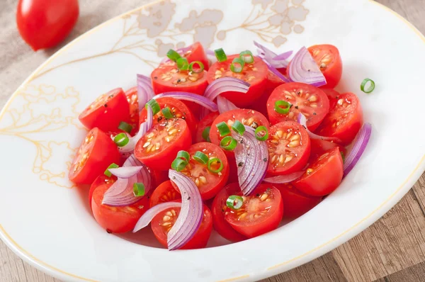 Tomato cherry salad with black pepper and onion — Stock Photo, Image