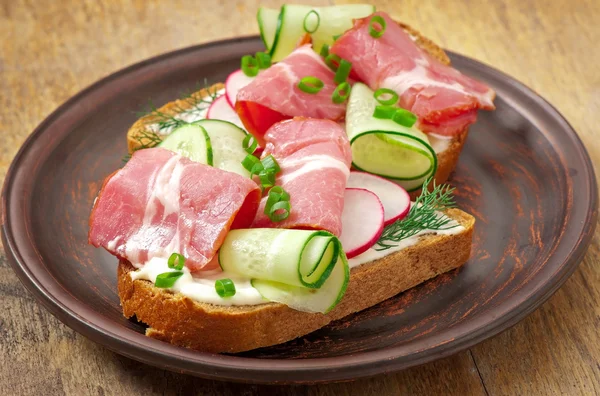 Sandwich with ham, cucumber and radish — Stock Photo, Image