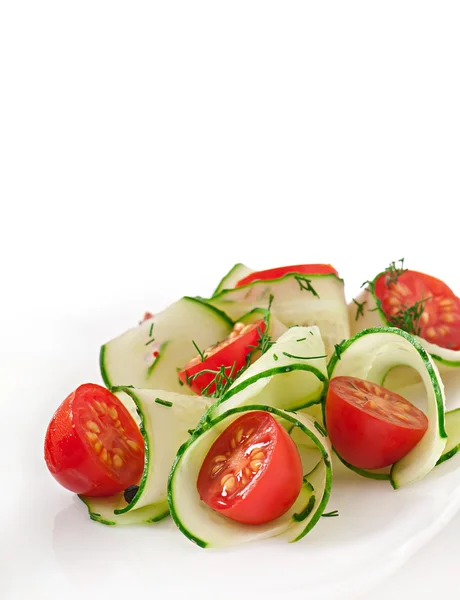 Ensalada fresca con tomates y pepinos —  Fotos de Stock