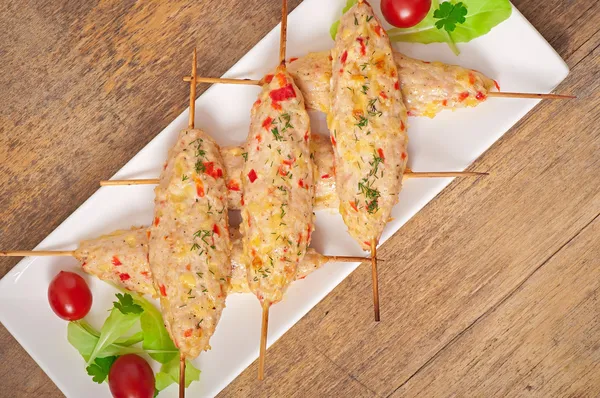 Shish kebab de pollo con pimientos y queso — Foto de Stock