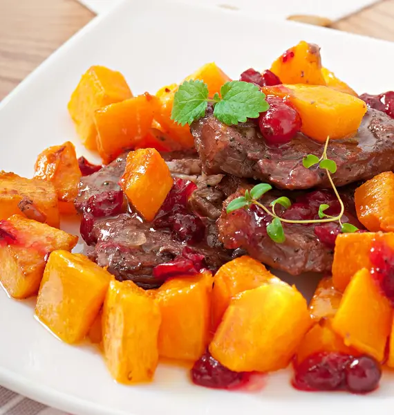 Baked pumpkin with meat and vegetables. — Stock Photo, Image