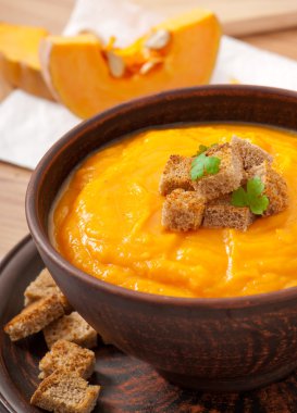 Kızarmış balkabağı çorbası.