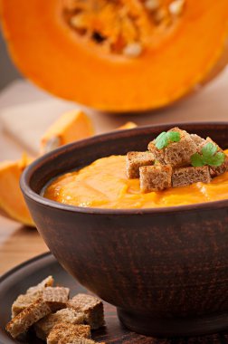 Kızarmış balkabağı çorbası.