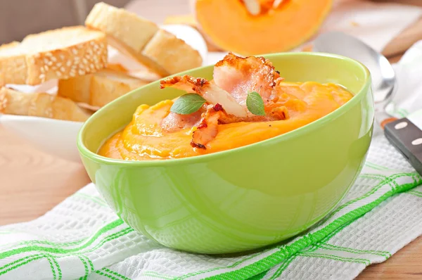 Zuppa di crema di zucca con pancetta — Foto Stock