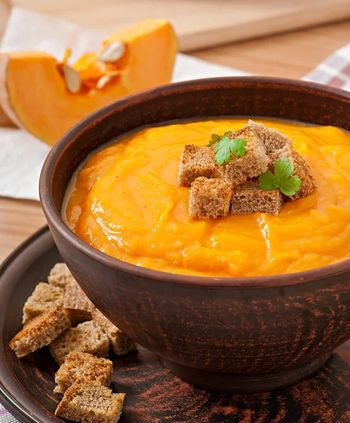 Sopa de abóbora com croutons — Fotografia de Stock