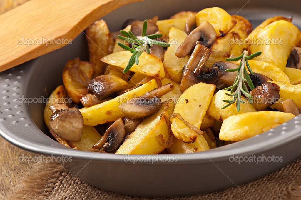 Картошка с маринованным мясом. Жареная картошка с грибами. Картофель жареный с грибами. Карточки грибы. Жареная картошка с шампиньонами.