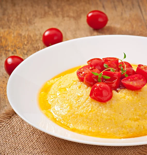 Polenta - traditionelle italienische Küche — Stockfoto