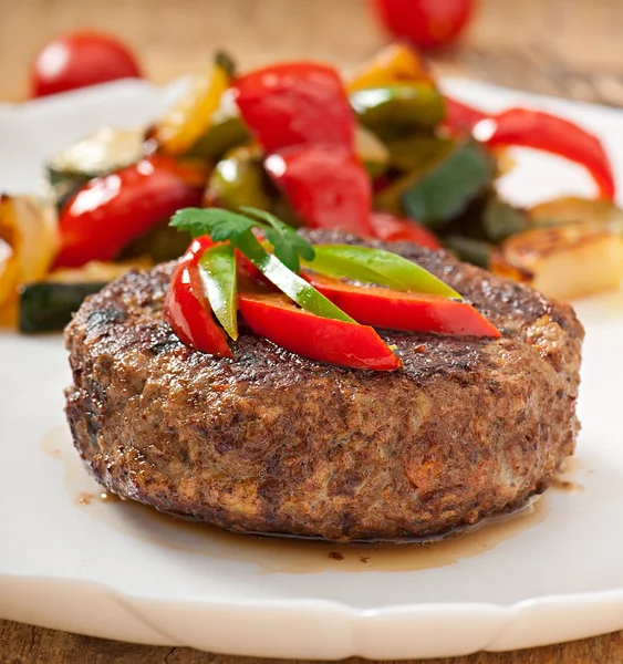 Hamburger beef steak with grilled vegetable — Stock Photo, Image