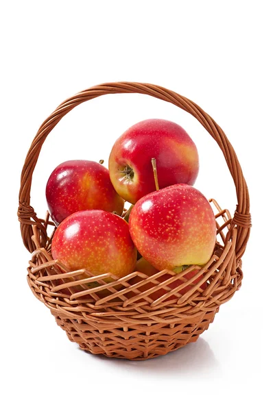 흰색 바탕에 바구니에 사과 — 스톡 사진