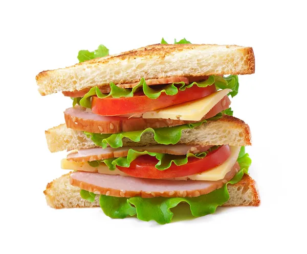 Sanduíche com bacon e legumes sobre fundo branco — Fotografia de Stock