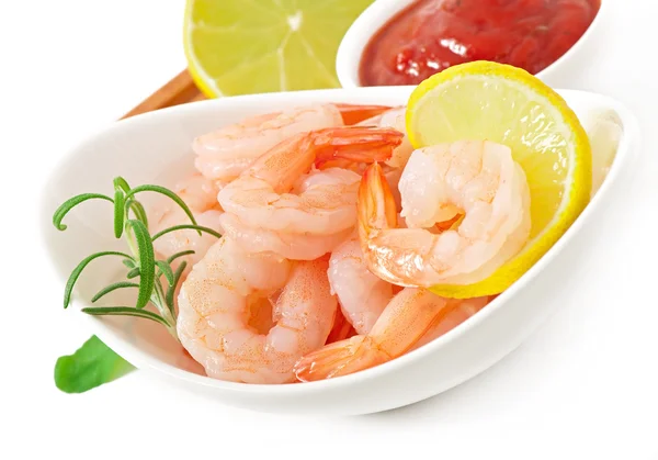 Tails of shrimps with fresh lemon and rosemary in a white bowl — Stock Photo, Image