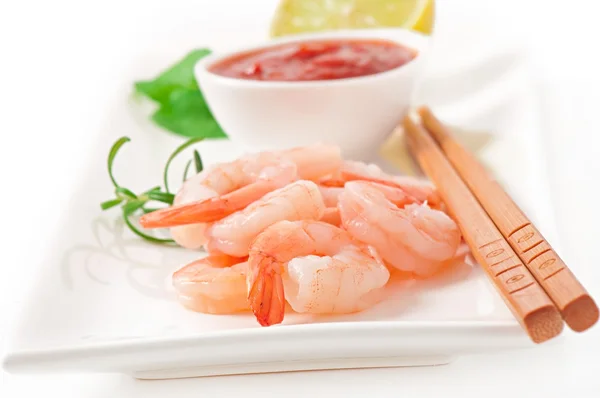 Tails of shrimps with fresh lemon and rosemary in a white plate — Stock Photo, Image