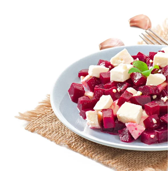 Свекольный салат с феттой и оливковым маслом — стоковое фото