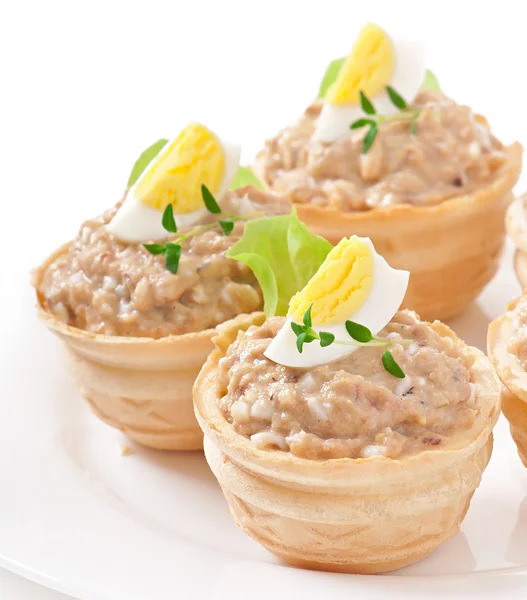 Tartlets with fish paste and egg — Stock Photo, Image