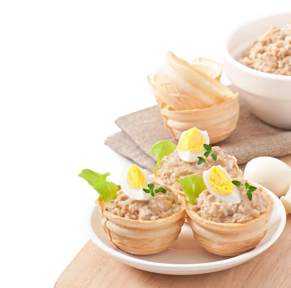 Tartlets with fish paste and egg — Stock Photo, Image