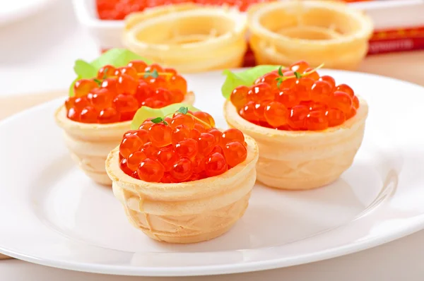 Tartlets with red caviar — Stock Photo, Image