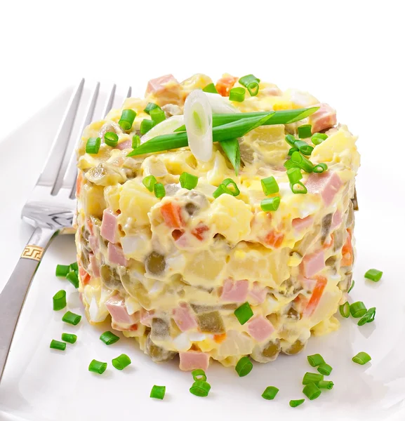 Salada Olivier - salada tradicional russa — Fotografia de Stock