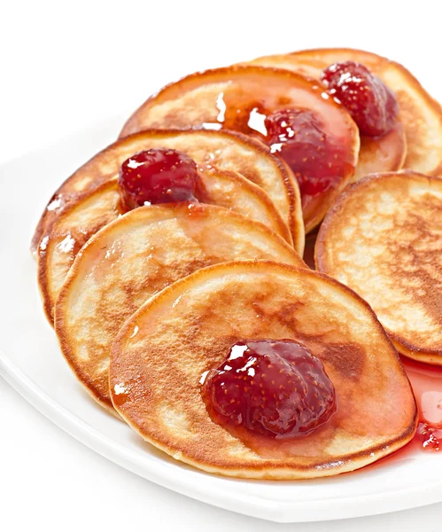 Deliziosi pancake con marmellata di fragole — Foto Stock