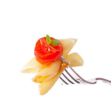 bolognese sos, parmesan peyniri ve fesleğen ile Penne makarna