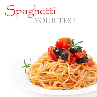 Spagetti domates ve zeytin ile