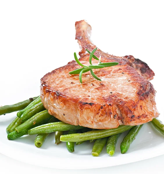 Juicy grilled pork fillet steak with with green beans — Stock Photo, Image