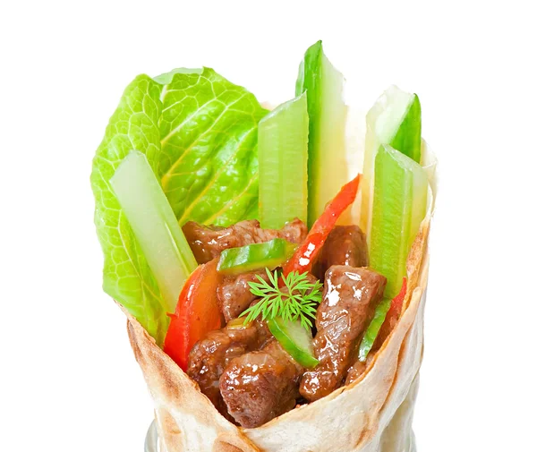 Τορτίγιας αναδιπλώνεται με κρέας και φρέσκα λαχανικά — Φωτογραφία Αρχείου