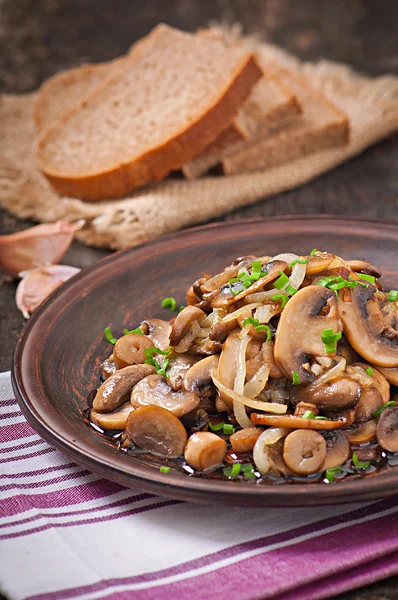 Fried mushrooms and onions — Stock Photo, Image