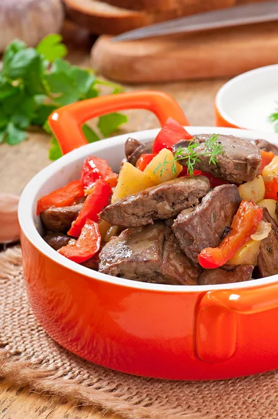 Roast chicken liver with vegetables — Stock Photo, Image