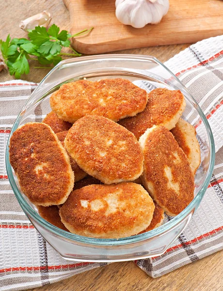 Chicken cutlets in a glass bowl — Stock Photo, Image