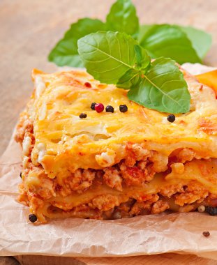 Bolonez soslu lazanya