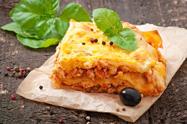 Klassisk lasagne med köttfärssås — Stockfoto