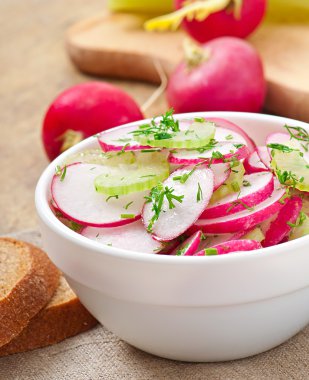turp salatası beyaz kase