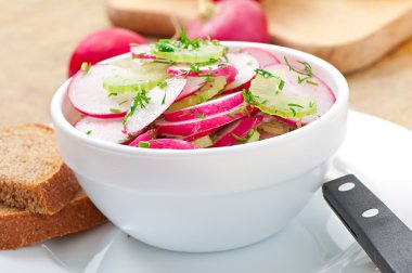 turp salatası beyaz kase